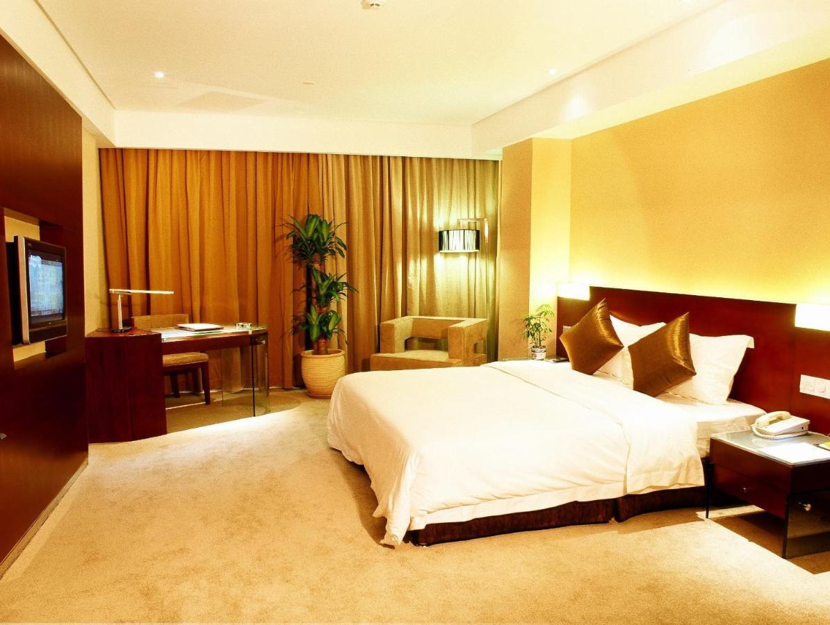 Foshan Golden City Hotel Room photo